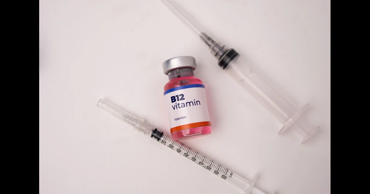 B12 vitamin injection vial and syringes for B12 Shots in Clayton, MO